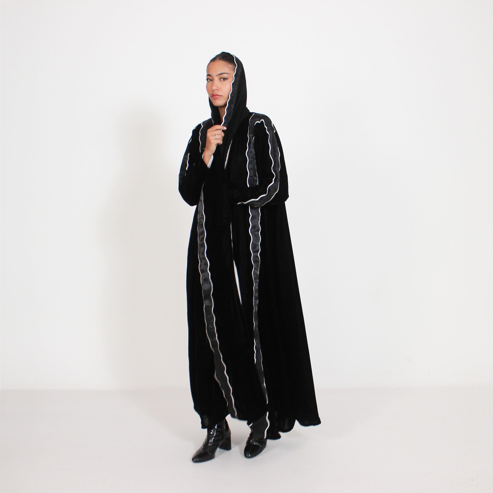 مموج اسود مع تطريز - Image 7