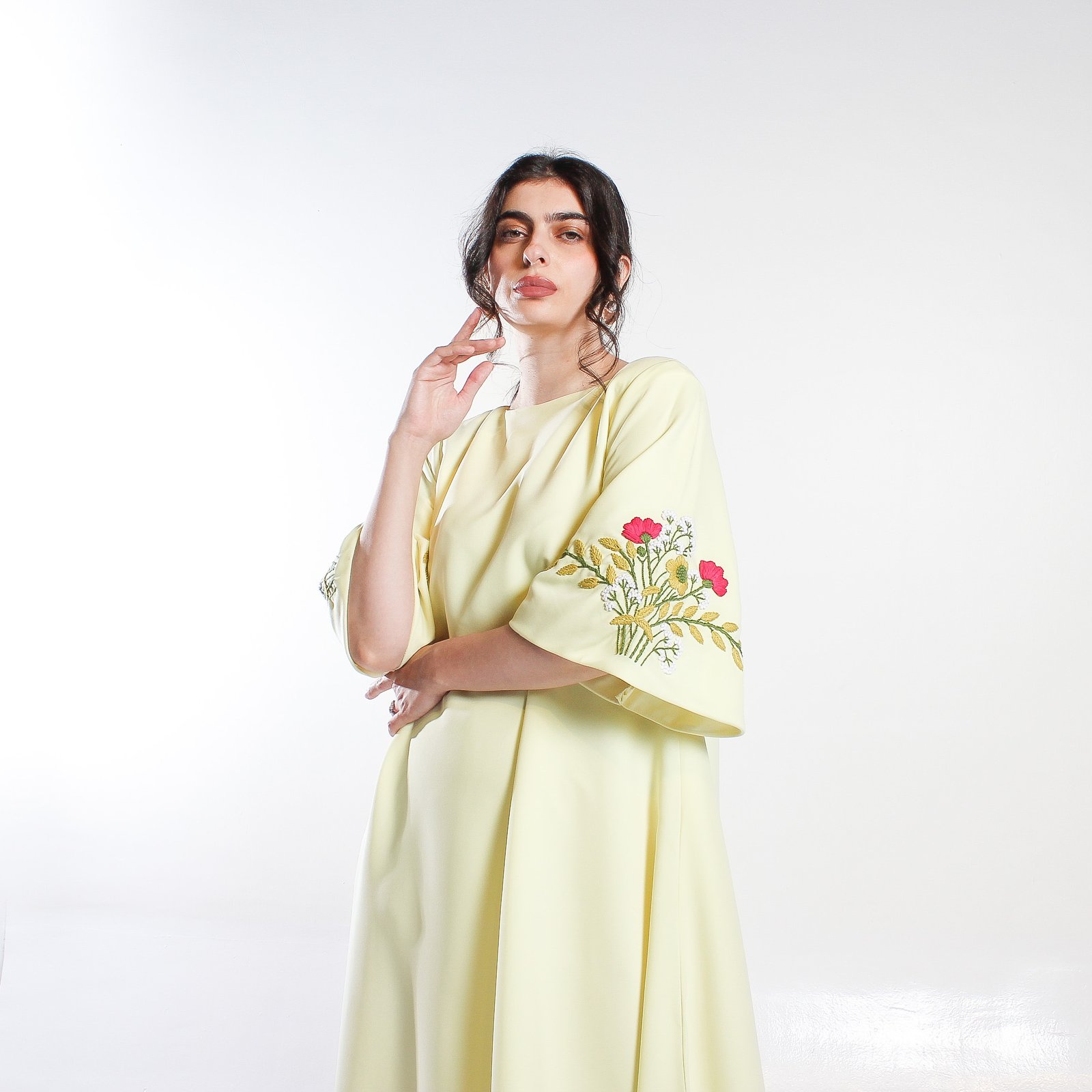 جلابيه اصفر مع تطريز - Image 5