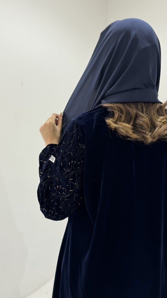 عباية مخمل مع أكمام مطرزة كحلي - صورة 6