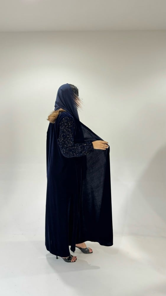 عباية مخمل مع أكمام مطرزة كحلي - صورة 2