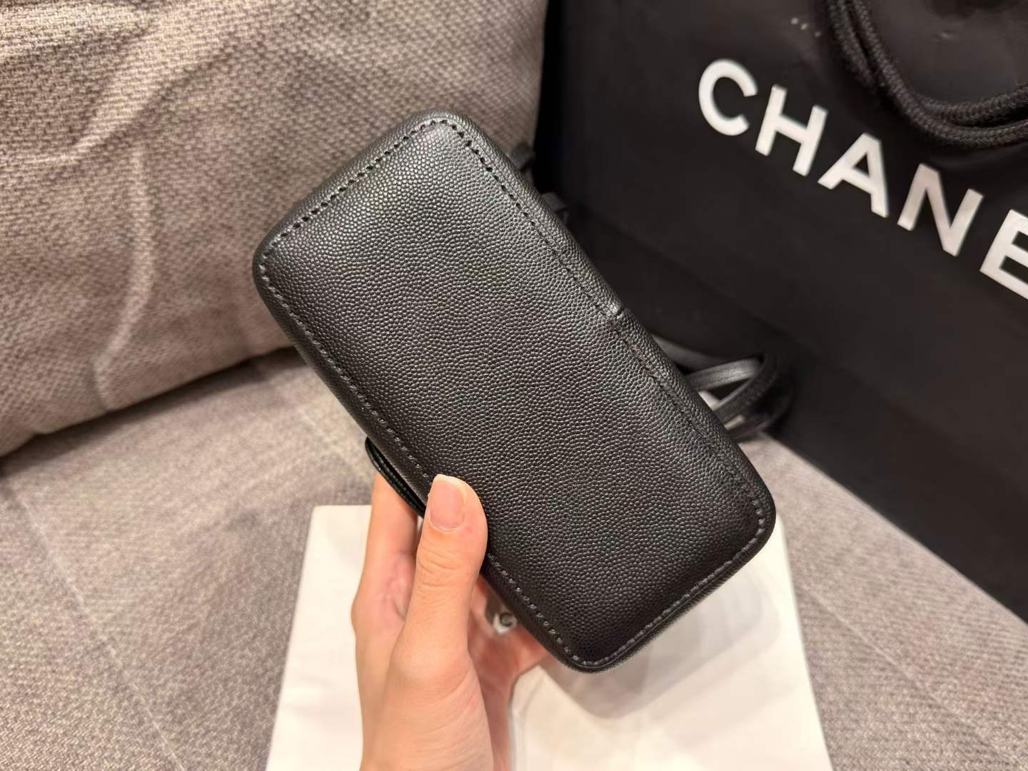 ماستر كواليتي شانيل بريباي جديد  17cm Chanel 26P Preppy Coco Bowling - صورة 4