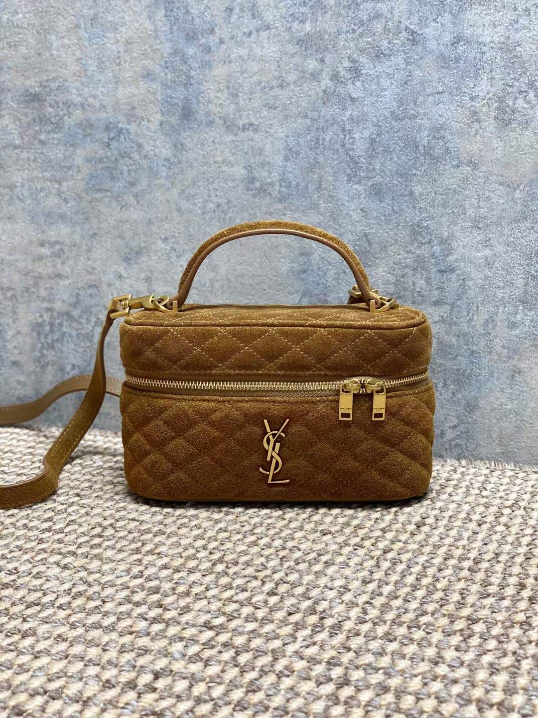 ماستر كواليتي سان لوران فانيتي  Saint Laurent  vanity - صورة 1