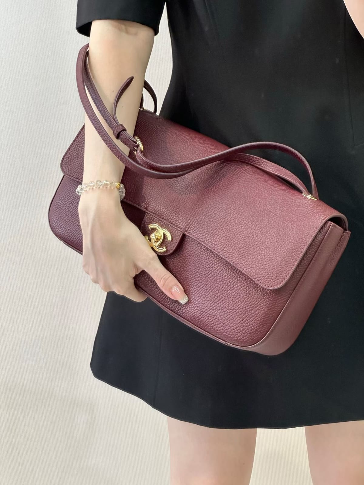 ماستر كواليتي شانيل جيني ماكسي jennie maxi 26cm - صورة 2