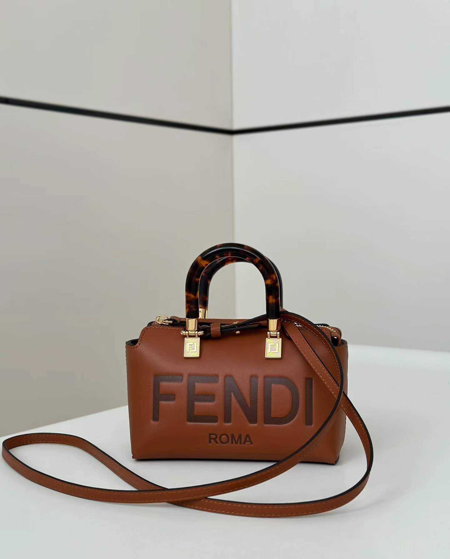 ماستر كواليتي فندي باي ذا واي  Fendi By The Way Mini - صورة 1