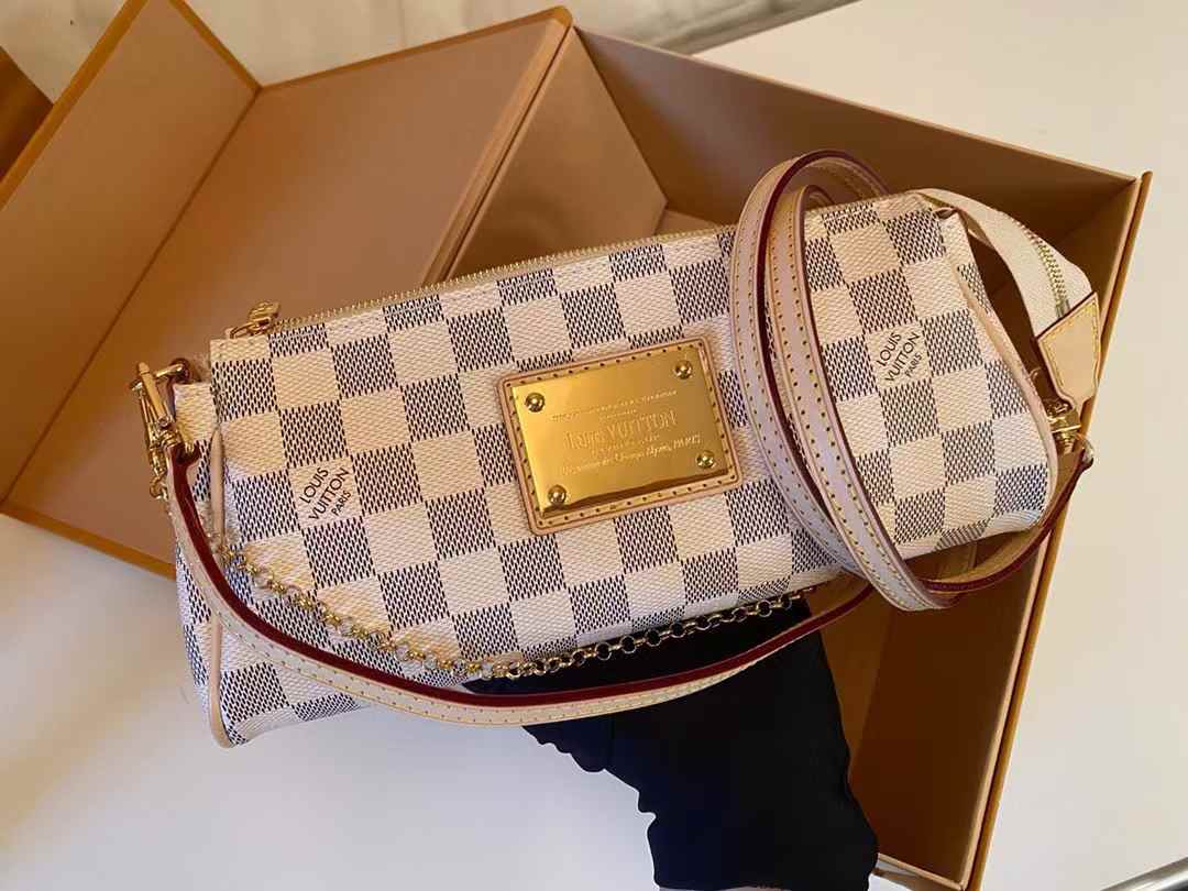 ماستر كواليتي لوي فيتون كلاتش  Louis Vuitton Damier Azur Canvas Eva Clutch  - صورة 2