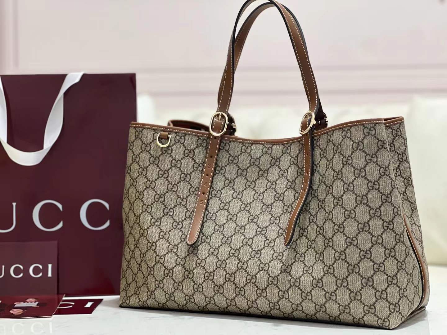 ماستر كواليتي قوتشي توت امبليم 38cm  Gucci GG Emblem  Tote Bag - صورة 1
