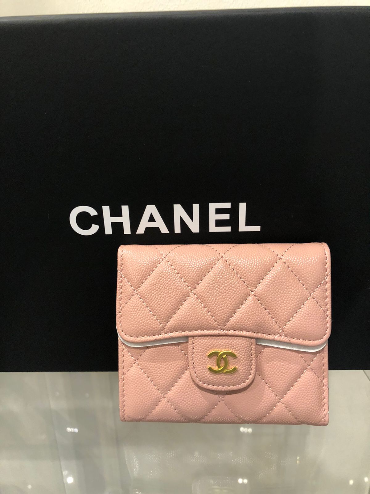 ماستر كواليتي محفظة شانيل كلاسيكية صغيرة (Chanel Classic Small Flap Wallet) - صورة 1