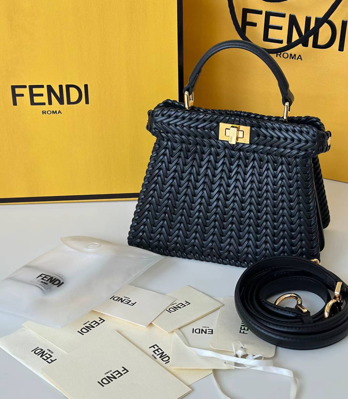 ماستر كواليتي فيندي بيكابو إي سي يو  Fendi Peekaboo ISeeU - صورة 1