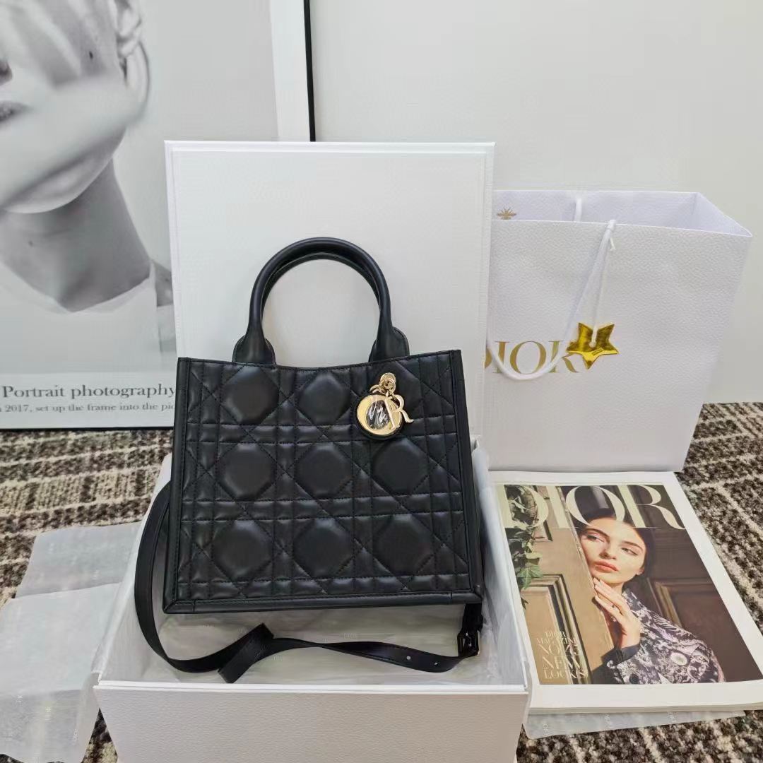 ماستر كواليتي ديور بوك توتي صغير 26.5cm Dior Small Book Tote - صورة 1