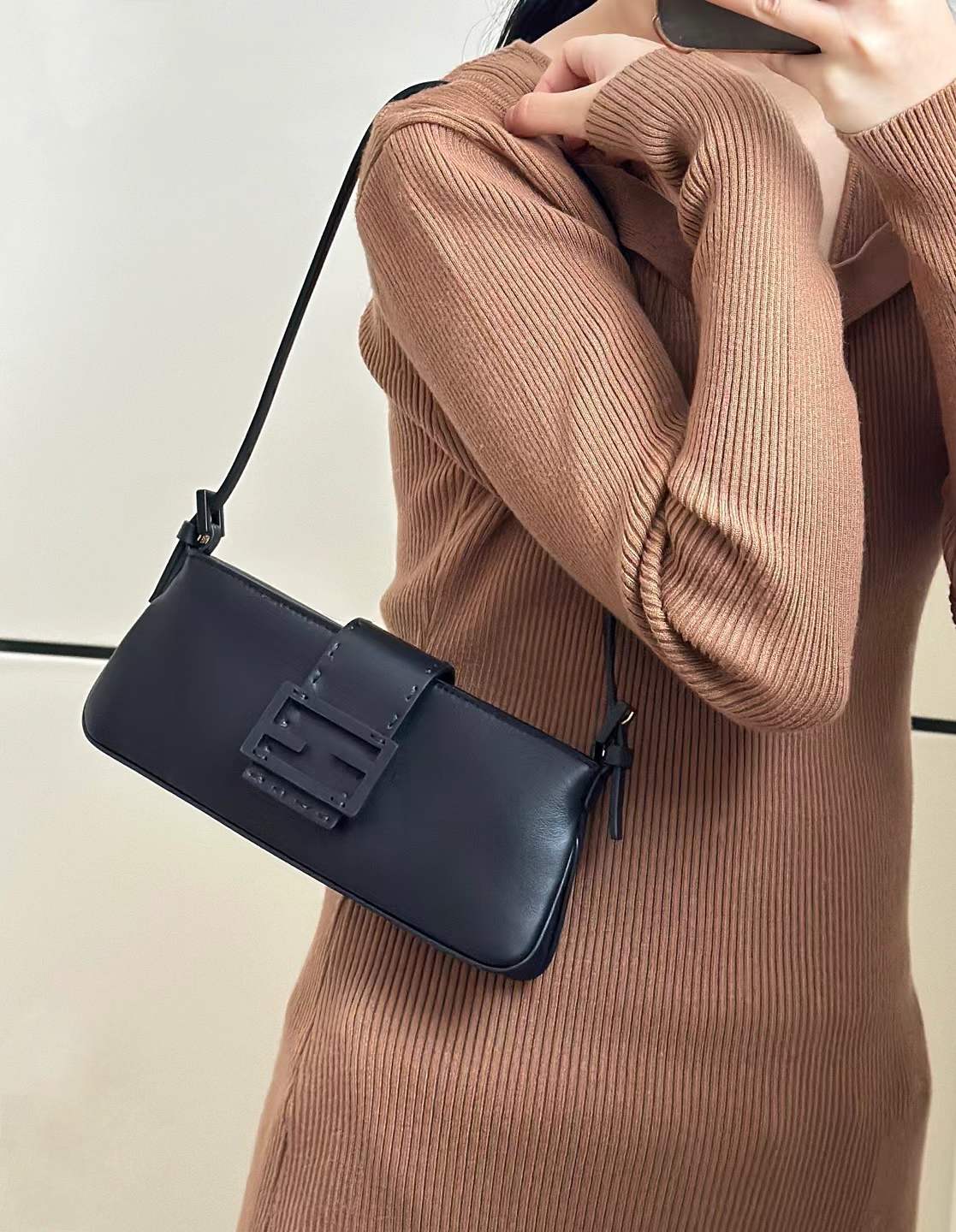 ماستر كواليتي  فندي بيبي بي (Fendi Baby B) - صورة 1