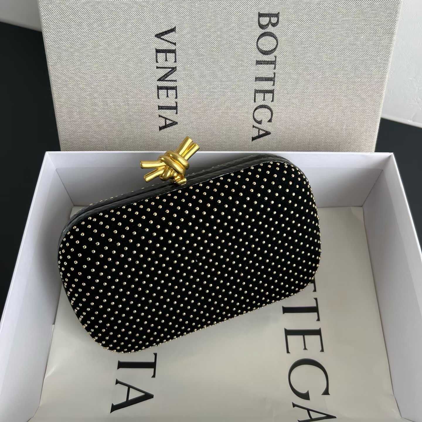 ماستر كواليتي بوتيقا فينيتا  كلاتش Bottega Veneta    - صورة 1