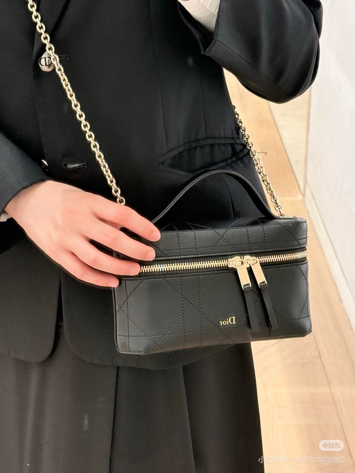 ماستر كواليتي 19cm ديور فانيتي  Dior Trianon Soft Vanity  - صورة 1