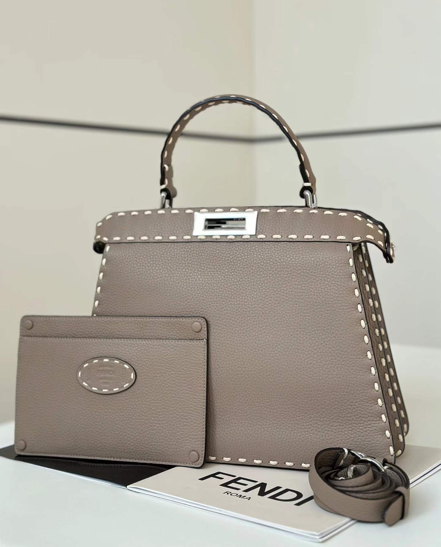 ماستر كواليتي فندي بيكابو 33cm Fendi Small Peekaboo ISeeU - صورة 1