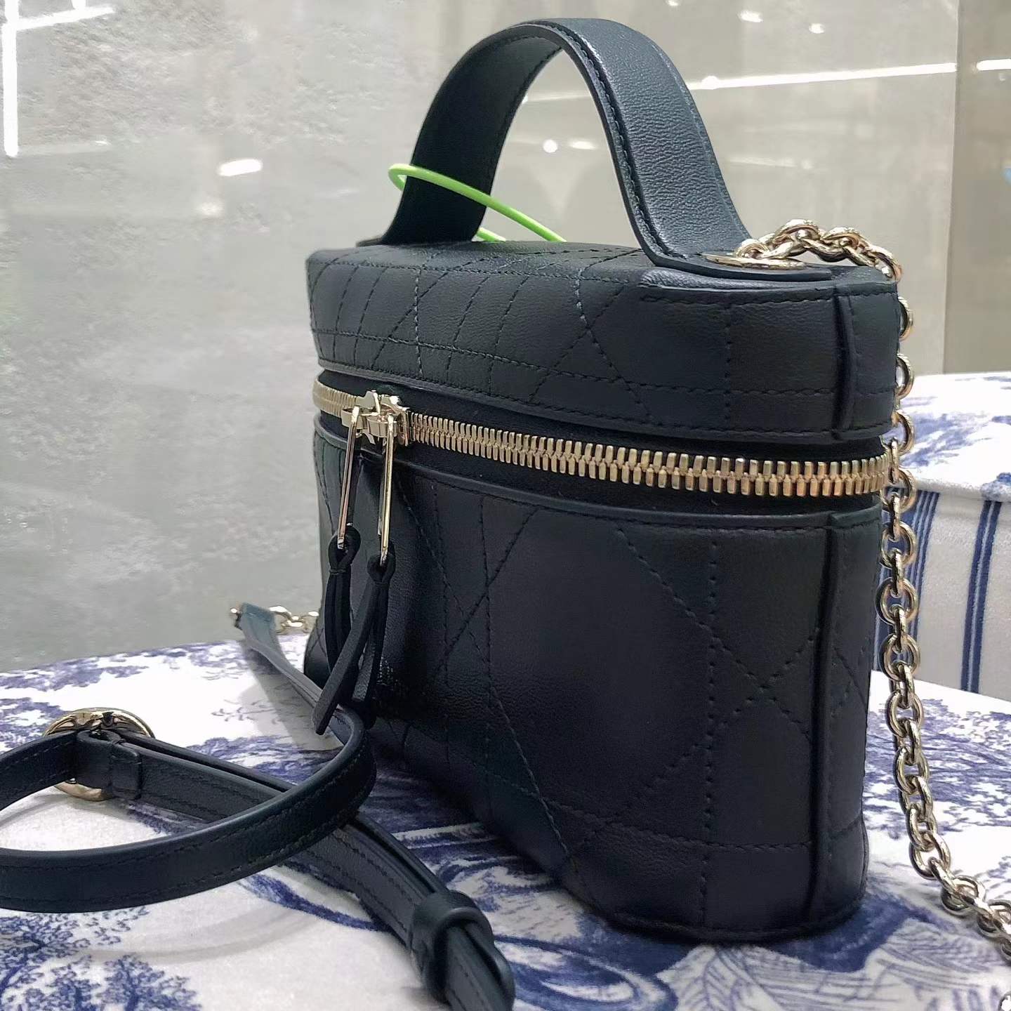 ماستر كواليتي 19cm ديور فانيتي  Dior Trianon Soft Vanity  - صورة 3