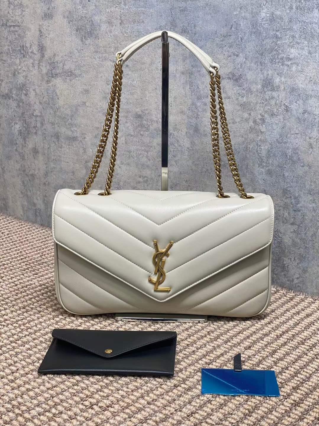 ماستر كواليتي سان لوران لولو YSL (Loulou) المتوسطة  - صورة 1