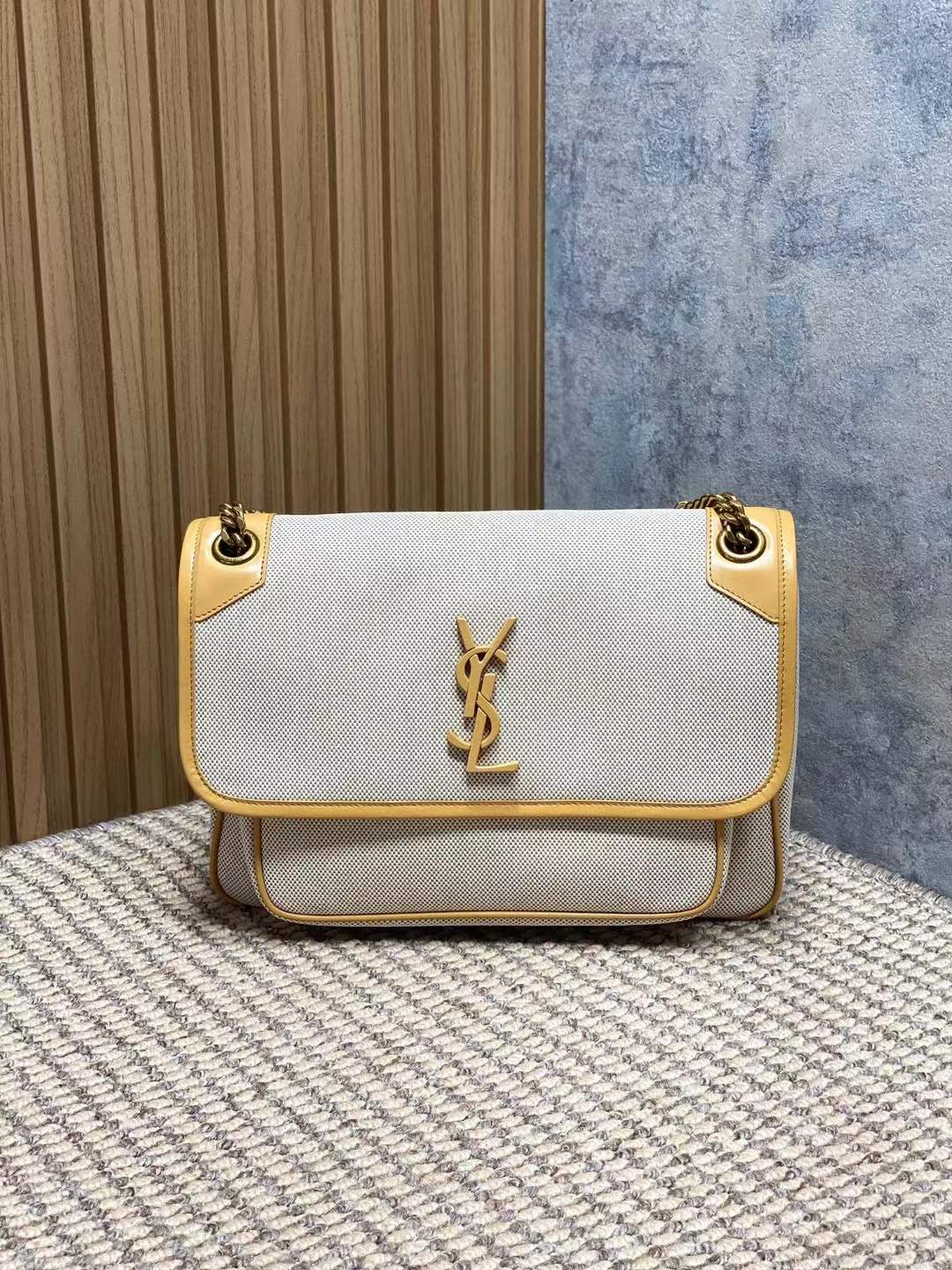 ماستر كواليتي سان لوران Saint Laurent Niki - صورة 1