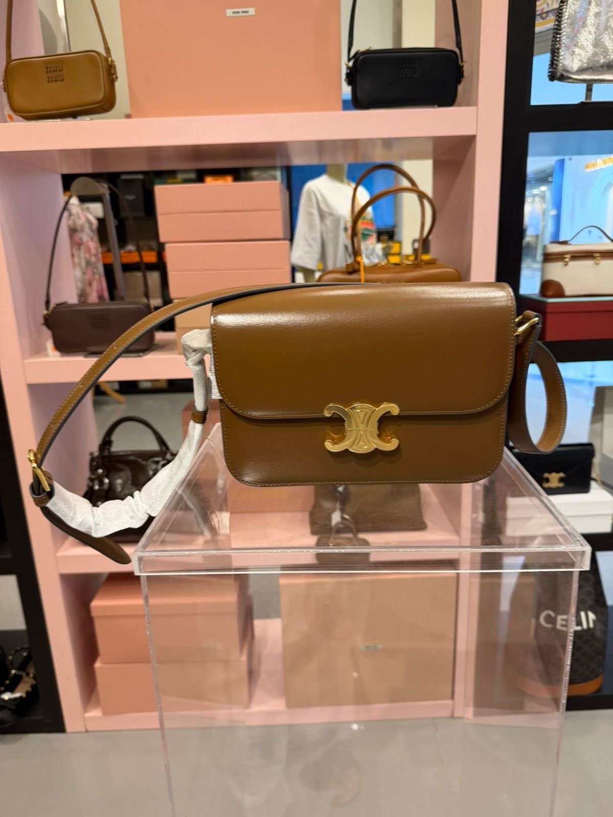 ماستر كواليتي سيلين ميديوم تريومف (Celine Medium Triomphe Bag) - صورة 1