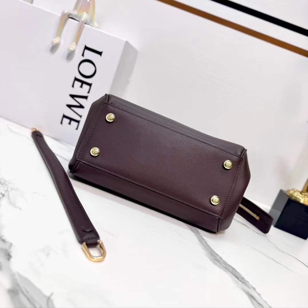 ماستر كواليتي لويفي مدريد  Loewe Small Madrid  - صورة 4
