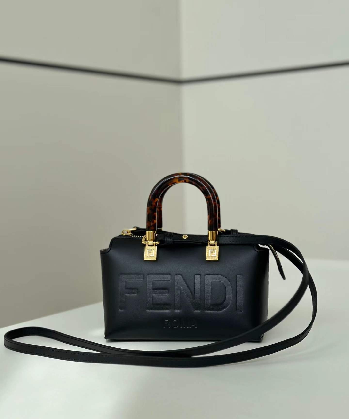 ماستر كواليتي فندي باي ذا واي  Fendi By The Way Mini - صورة 1