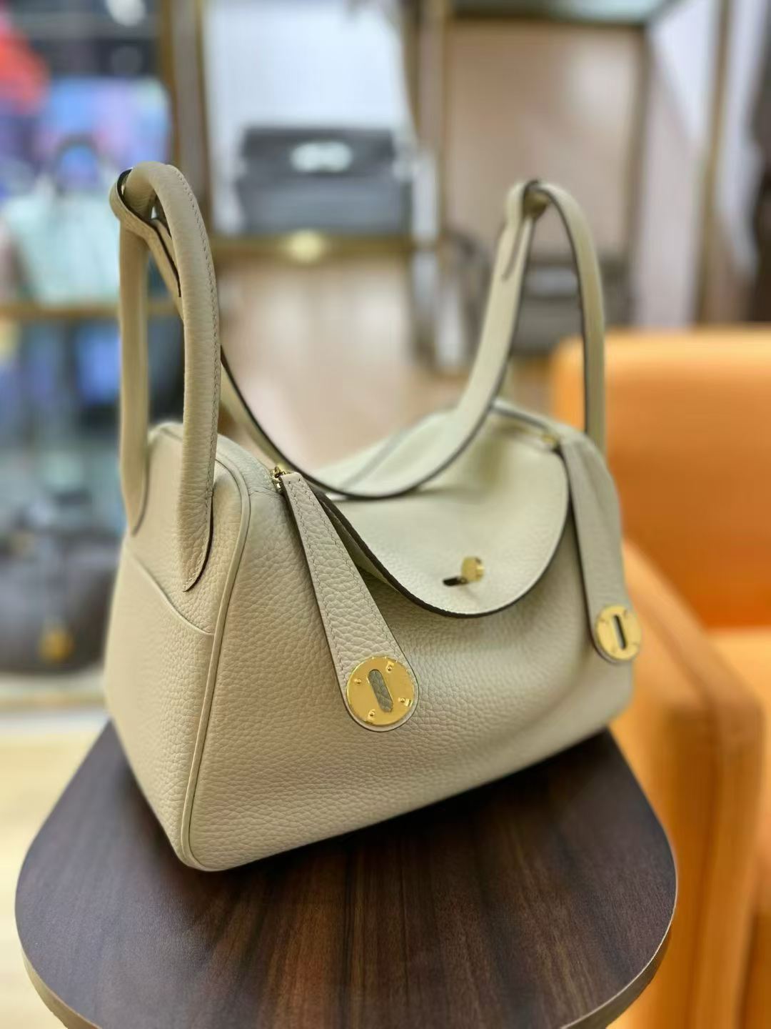 ماستر كواليتي هيرمز ميني ليندي  Hermès Mini Lindy - صورة 1