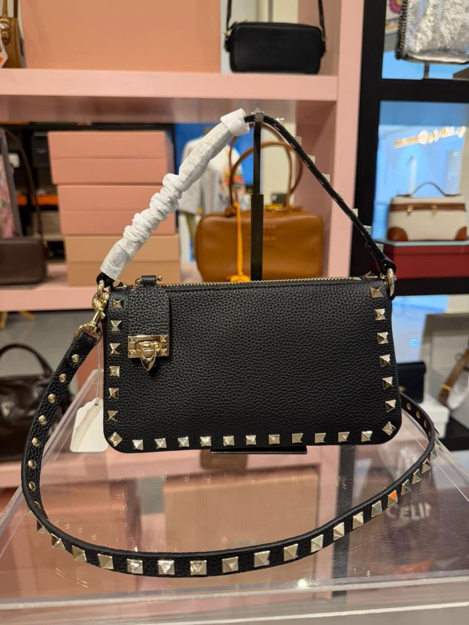 ماستر كواليتي فالنتينو غارافاني روكستاد (Valentino Garavani Rockstud). - صورة 1