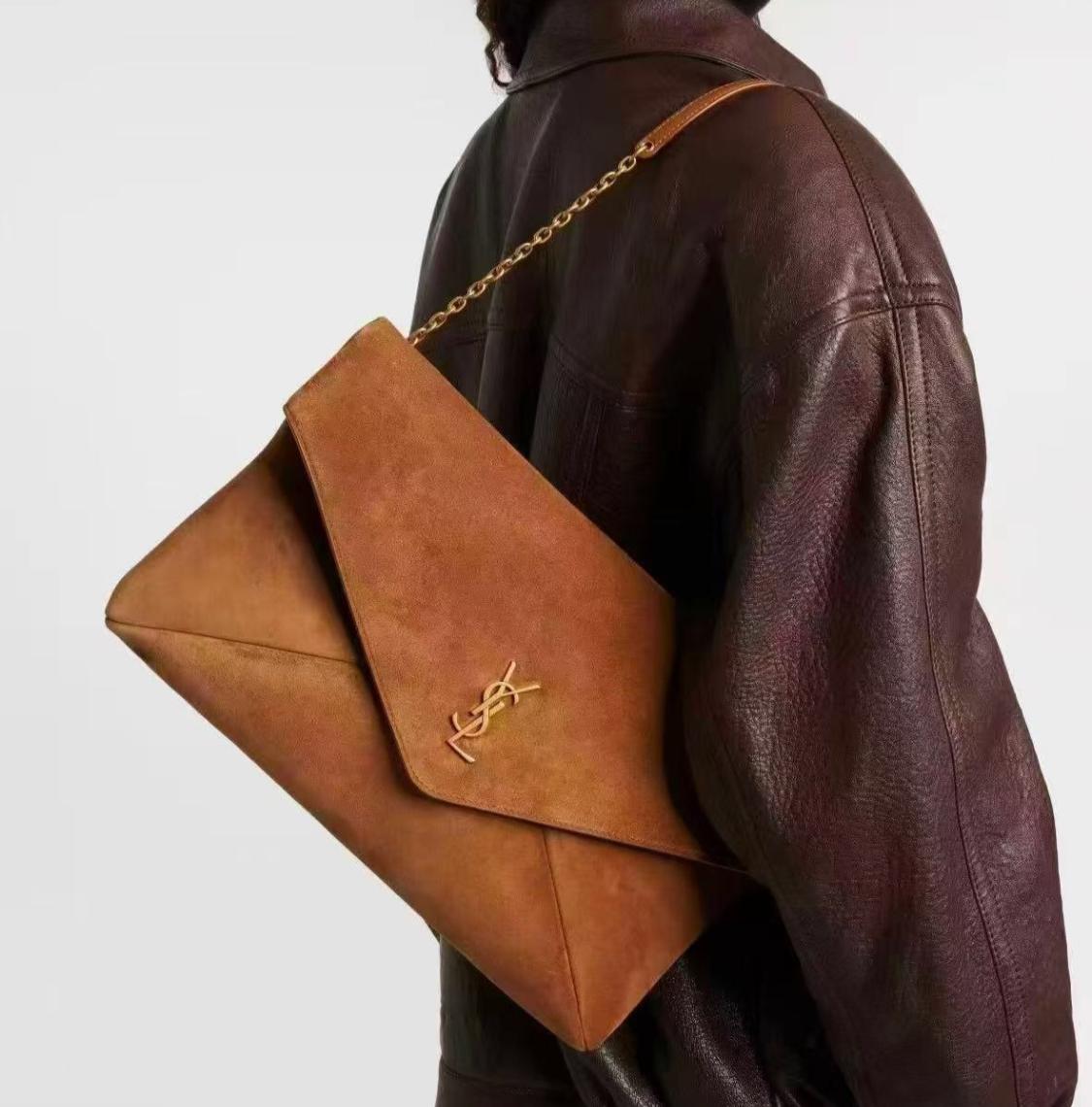 ماستر كواليتي سان لوران باوتش  Saint Laurent Cassandre Large Envelope Pouch  - صورة 1