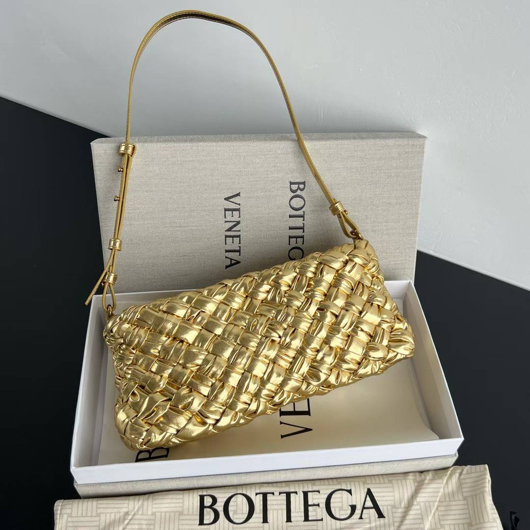 ماستر كواليتي بوتيقا فينيتا كاليميرو Bottega Veneta Kalimero Cha-Cha Clutch  - صورة 1