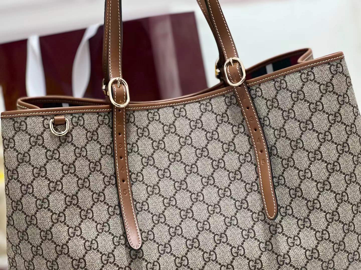 ماستر كواليتي قوتشي توت امبليم 38cm  Gucci GG Emblem  Tote Bag - صورة 4