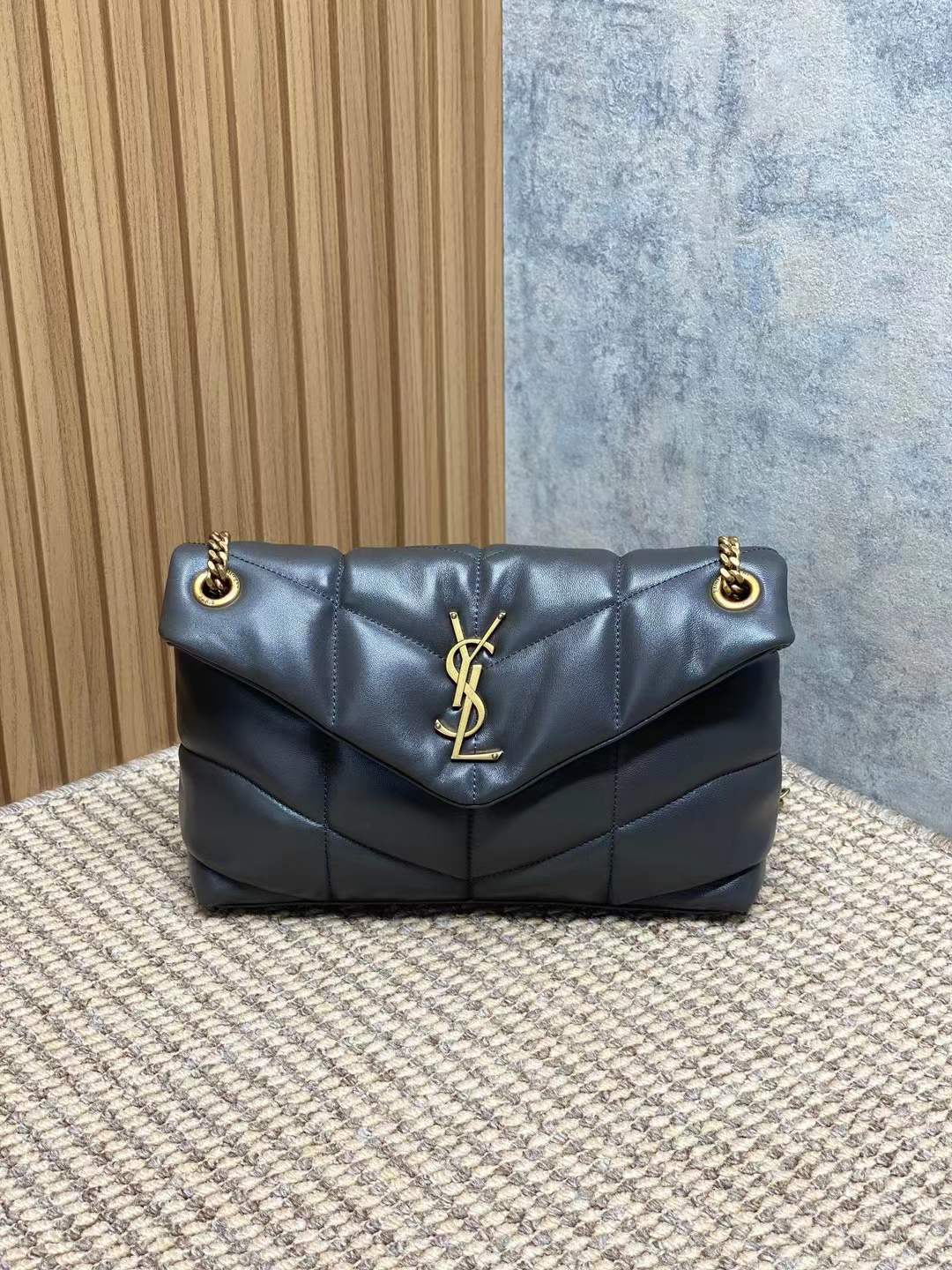ماستر كواليتي سان لوران لولو بفر المتوسطة Saint Laurent Medium Lou Lou Puffer - صورة 1