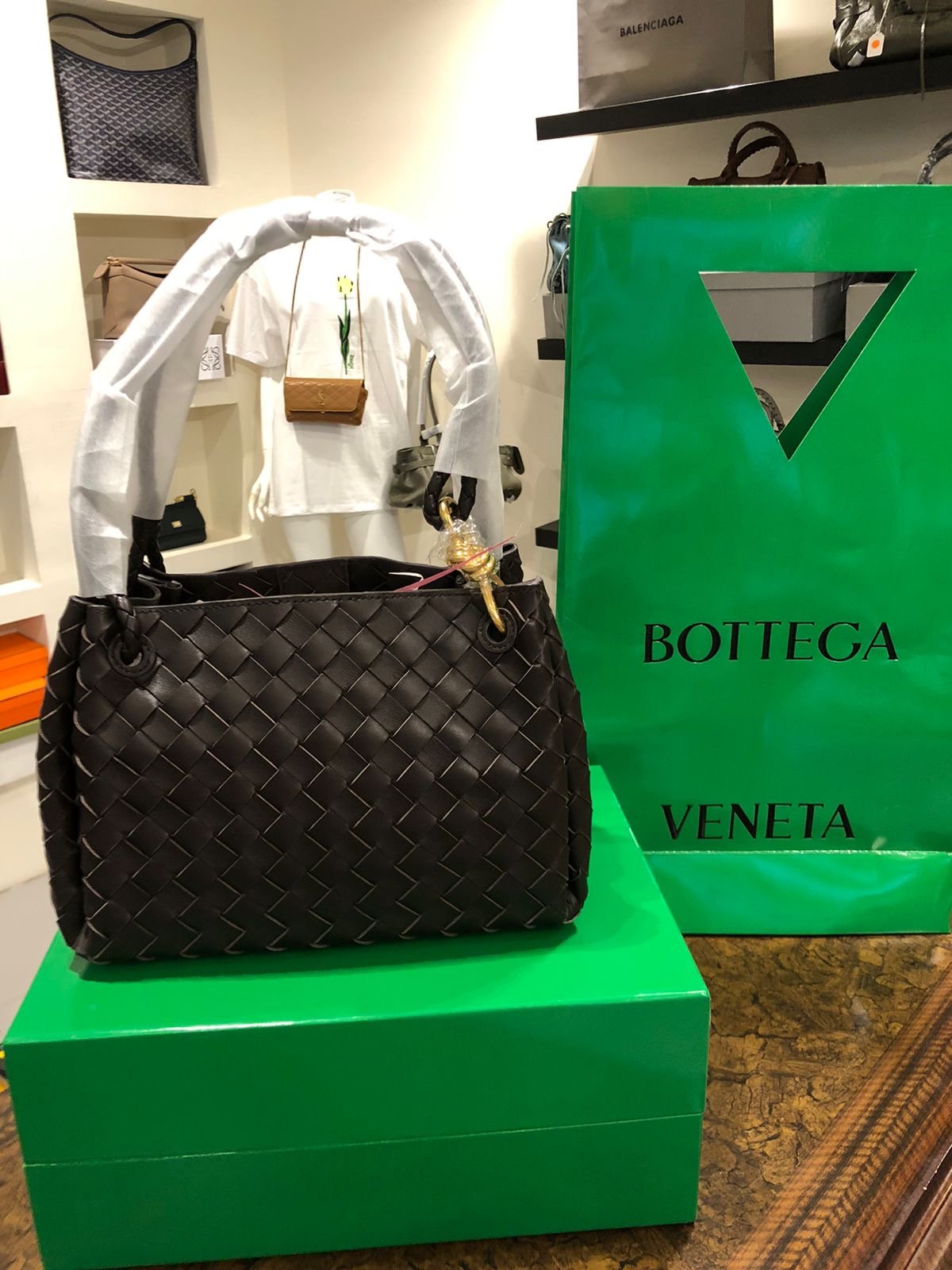 ماستر كواليتي باراشوت بوتيغا فينيتا (Bottega Veneta Parachute) - صورة 1