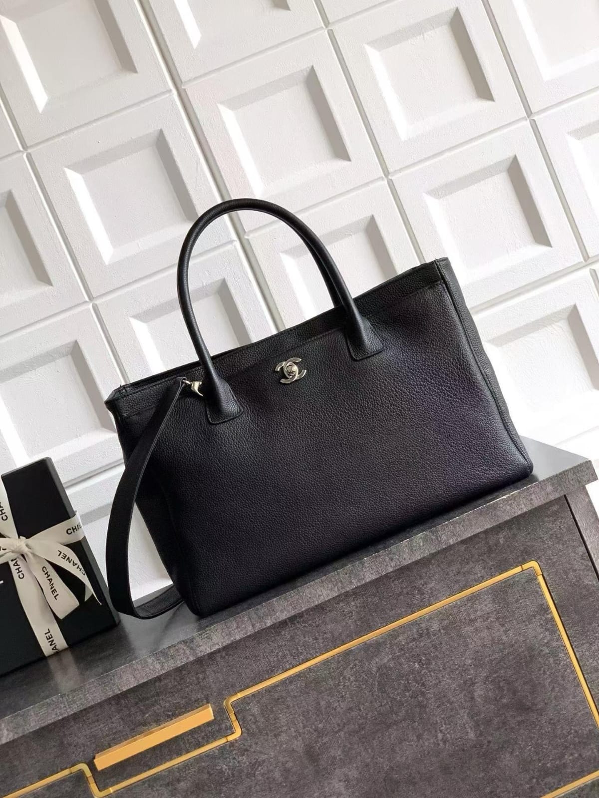 ماستر كواليتي شانيل سرف   Chanel Cerf Tote - صورة 1