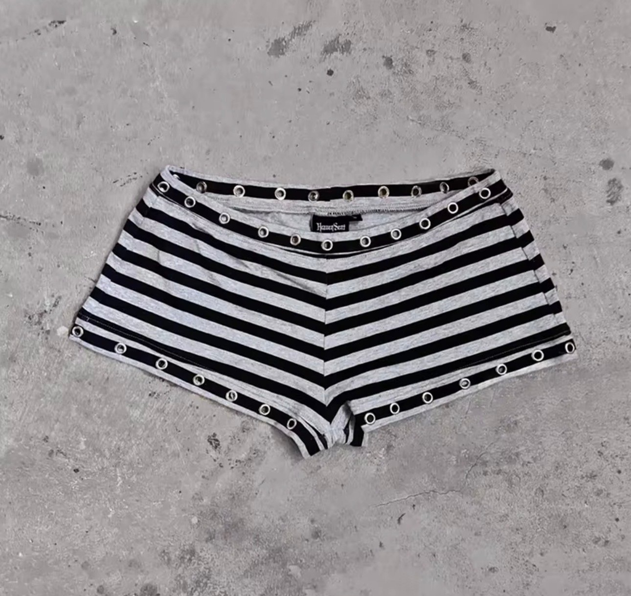 Short - صورة 1
