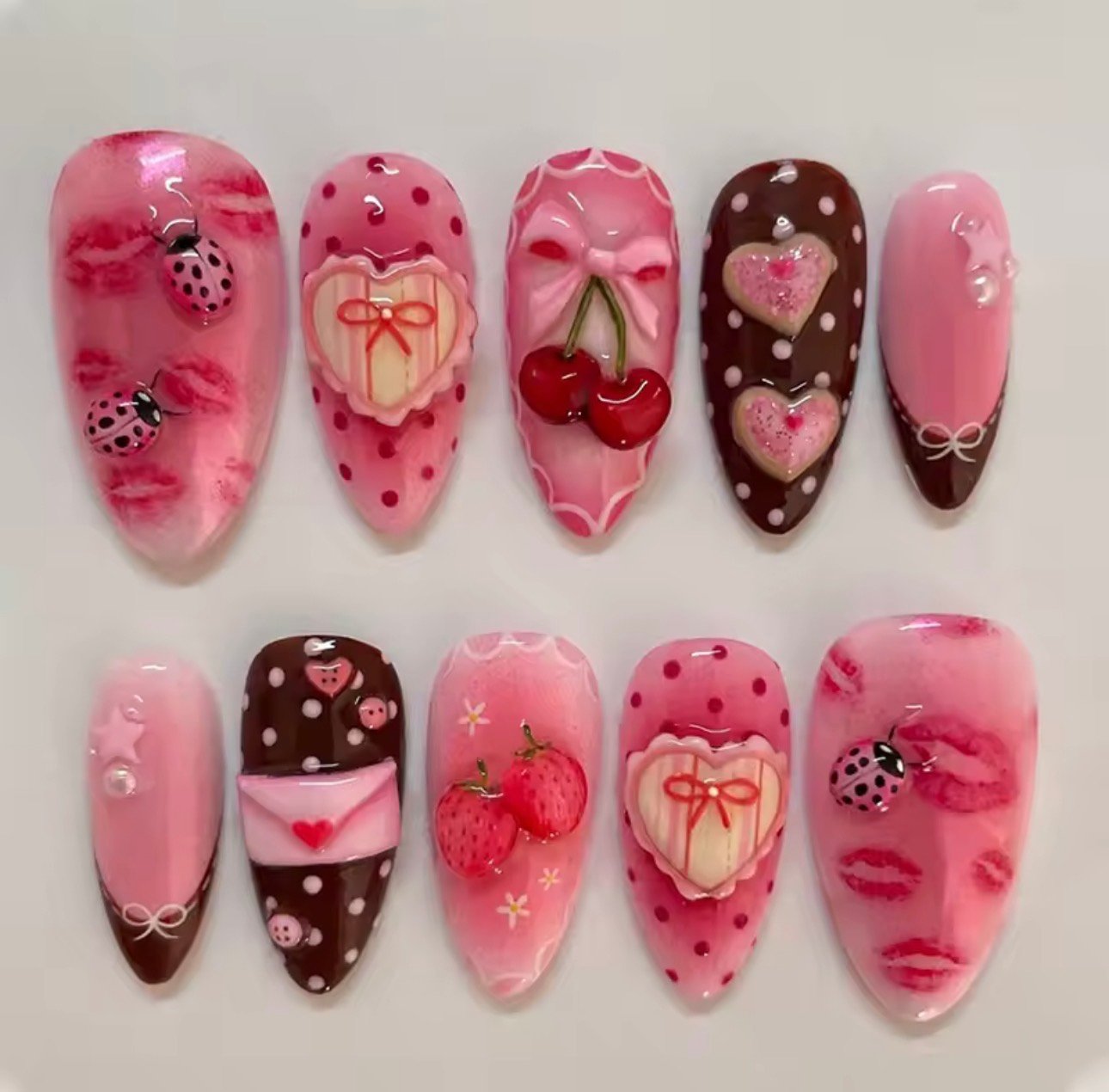 Kisses nails - صورة 1