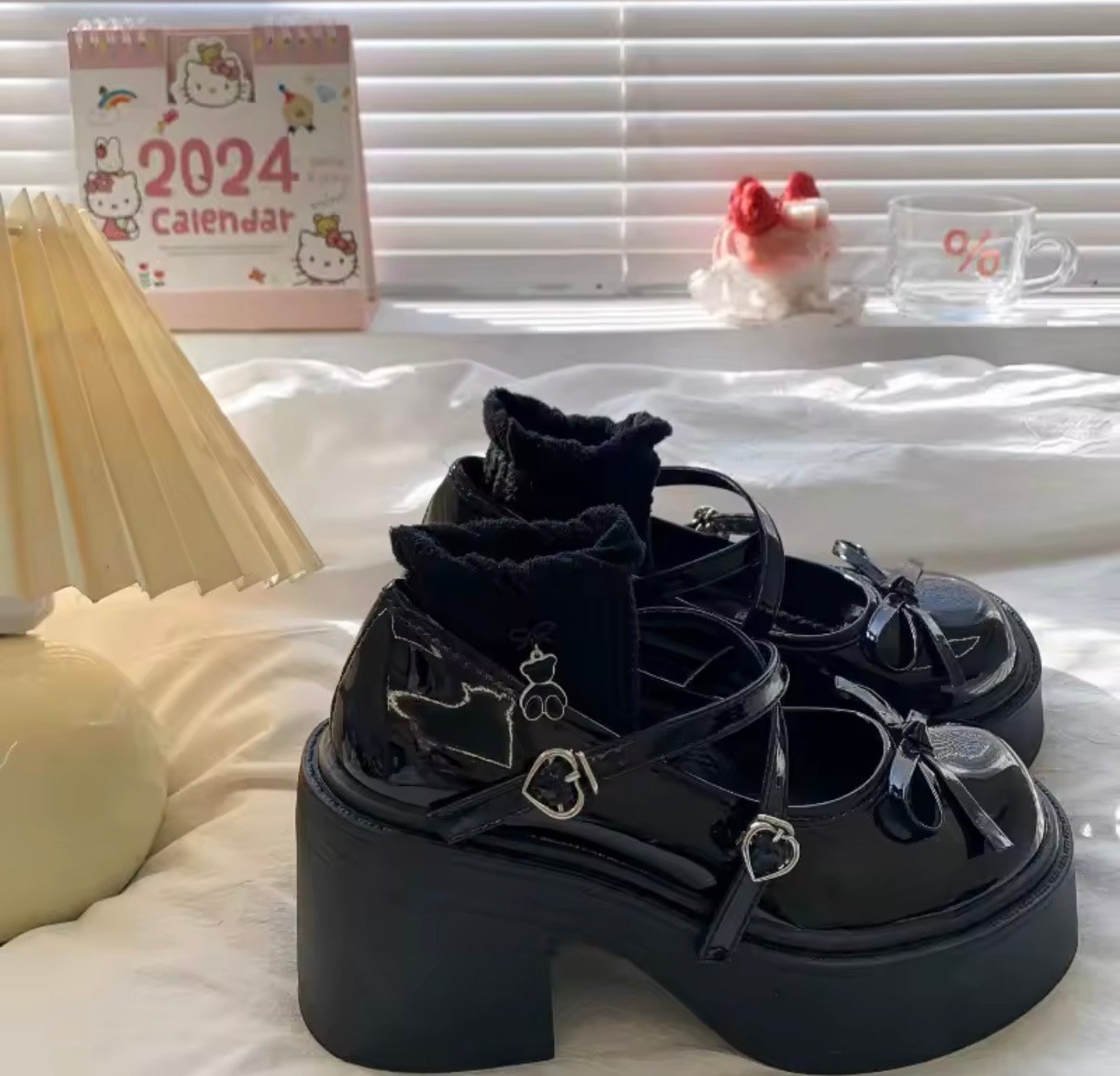 Y2 shoe - صورة 4