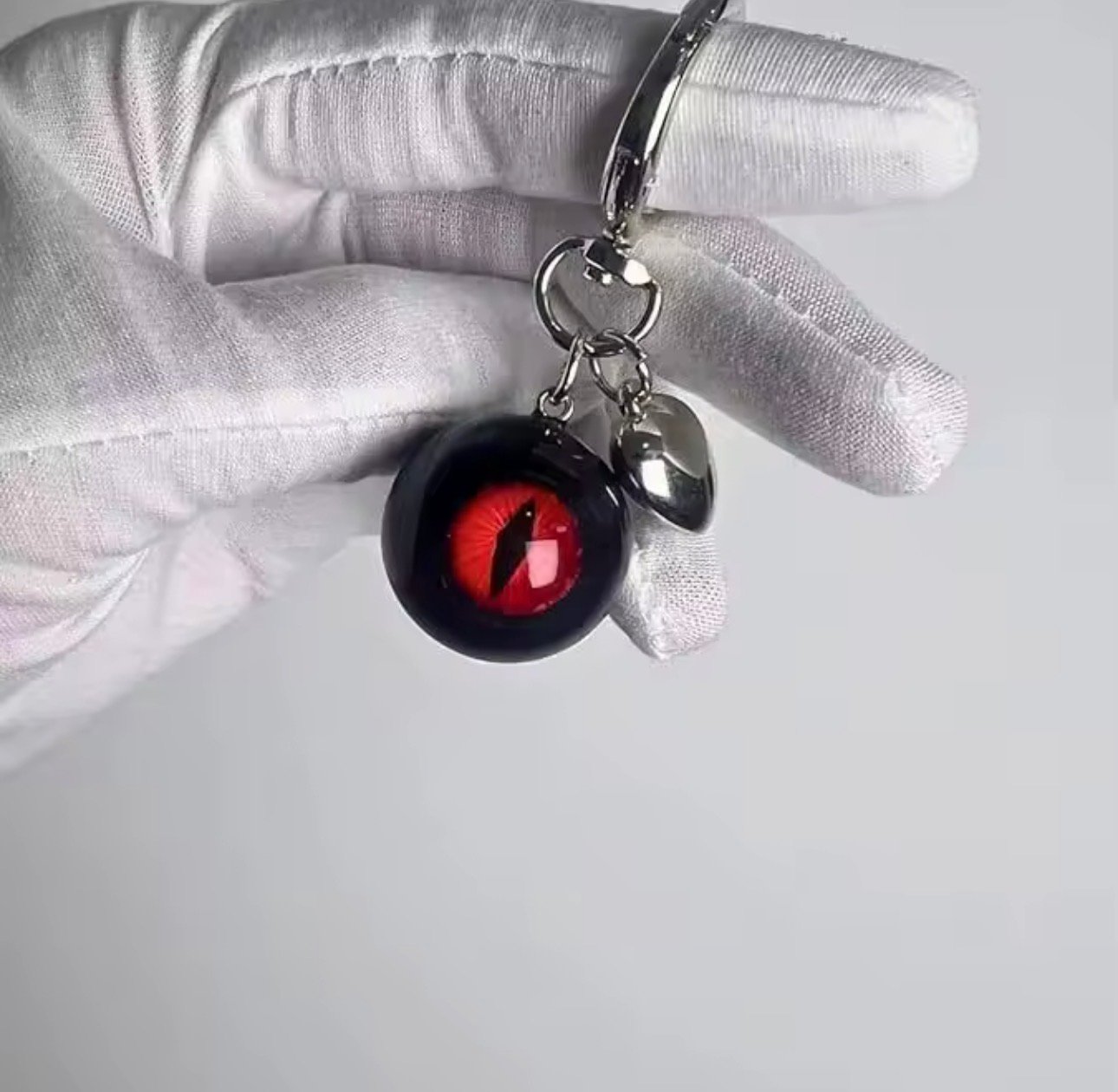 تعليقه عين - صورة 1