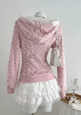 pink jacket - صورة 2