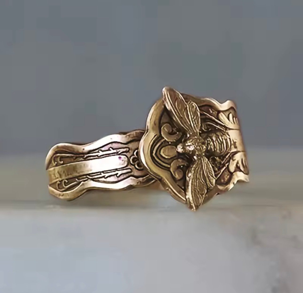 bee ring - صورة 3