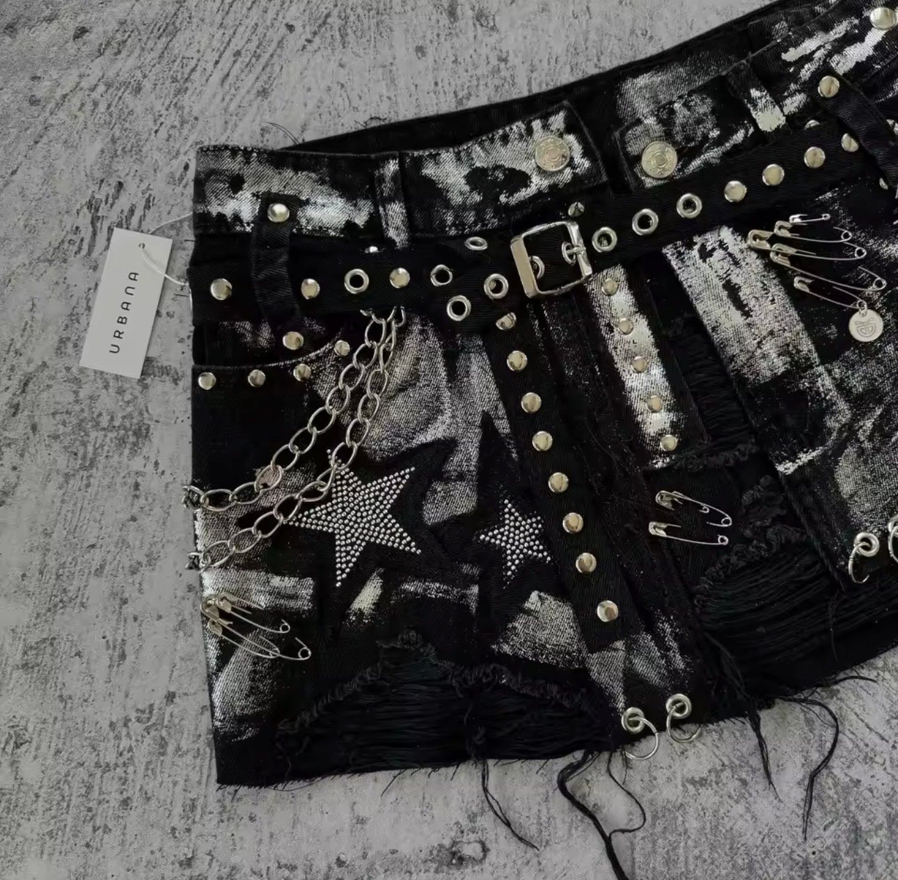 Mini skirt - صورة 2
