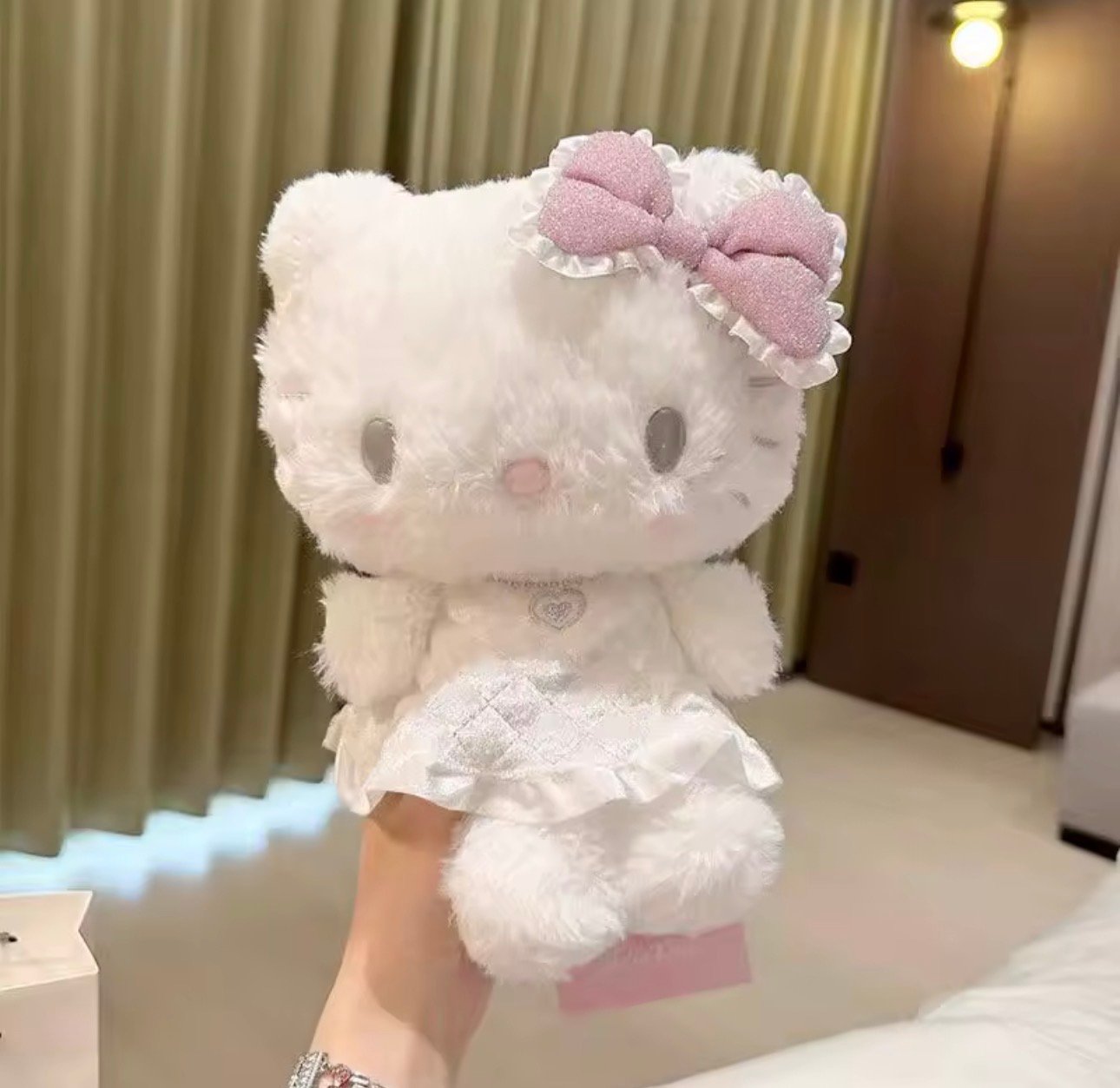 Hello kitty plush - صورة 3