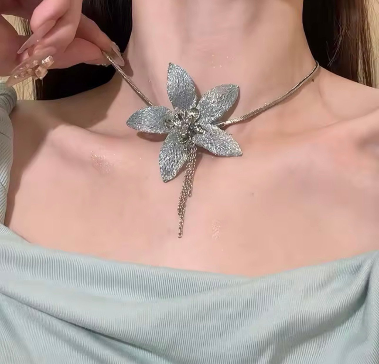 Flower necklace - Image 1