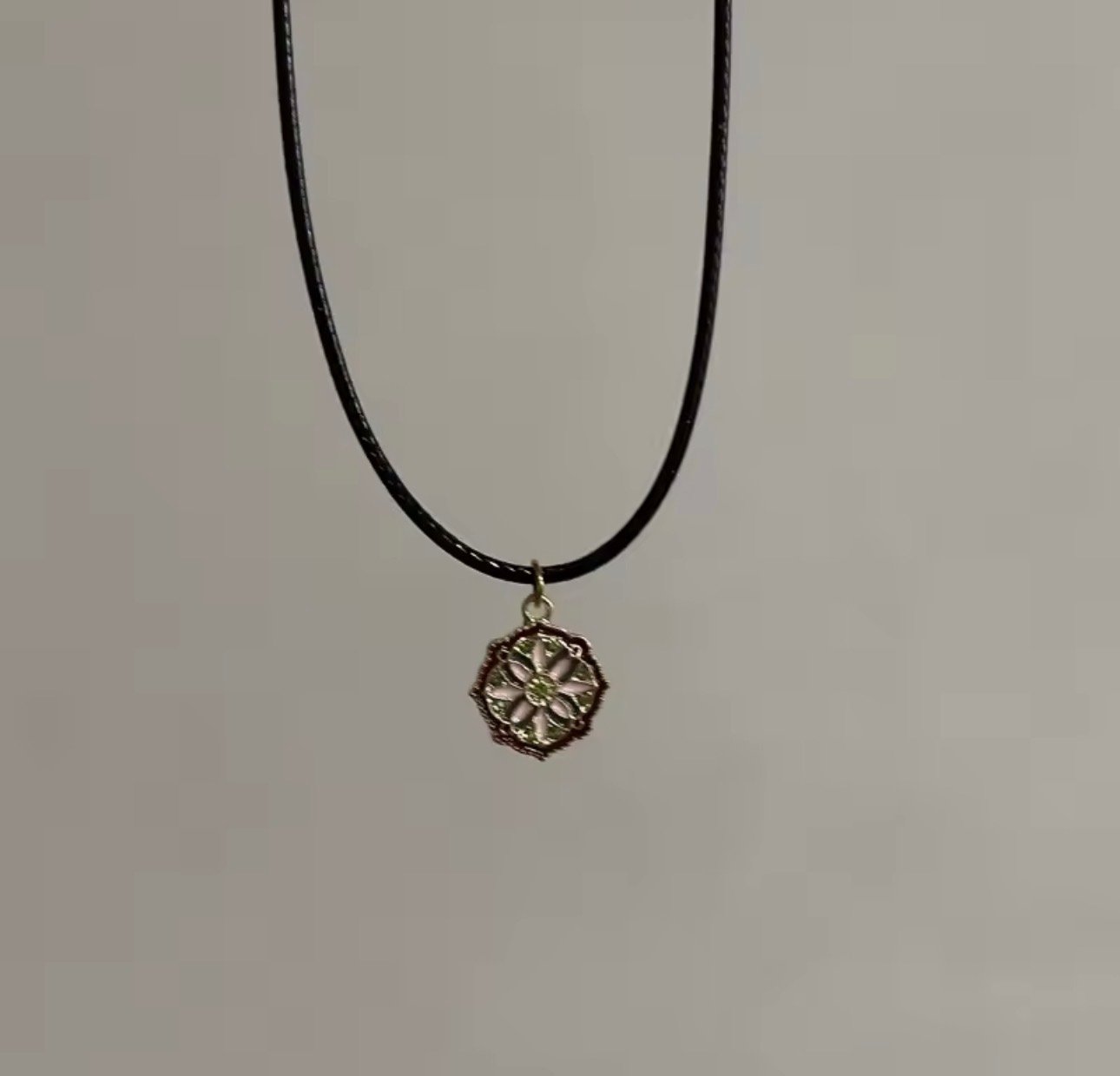 Necklace - صورة 1