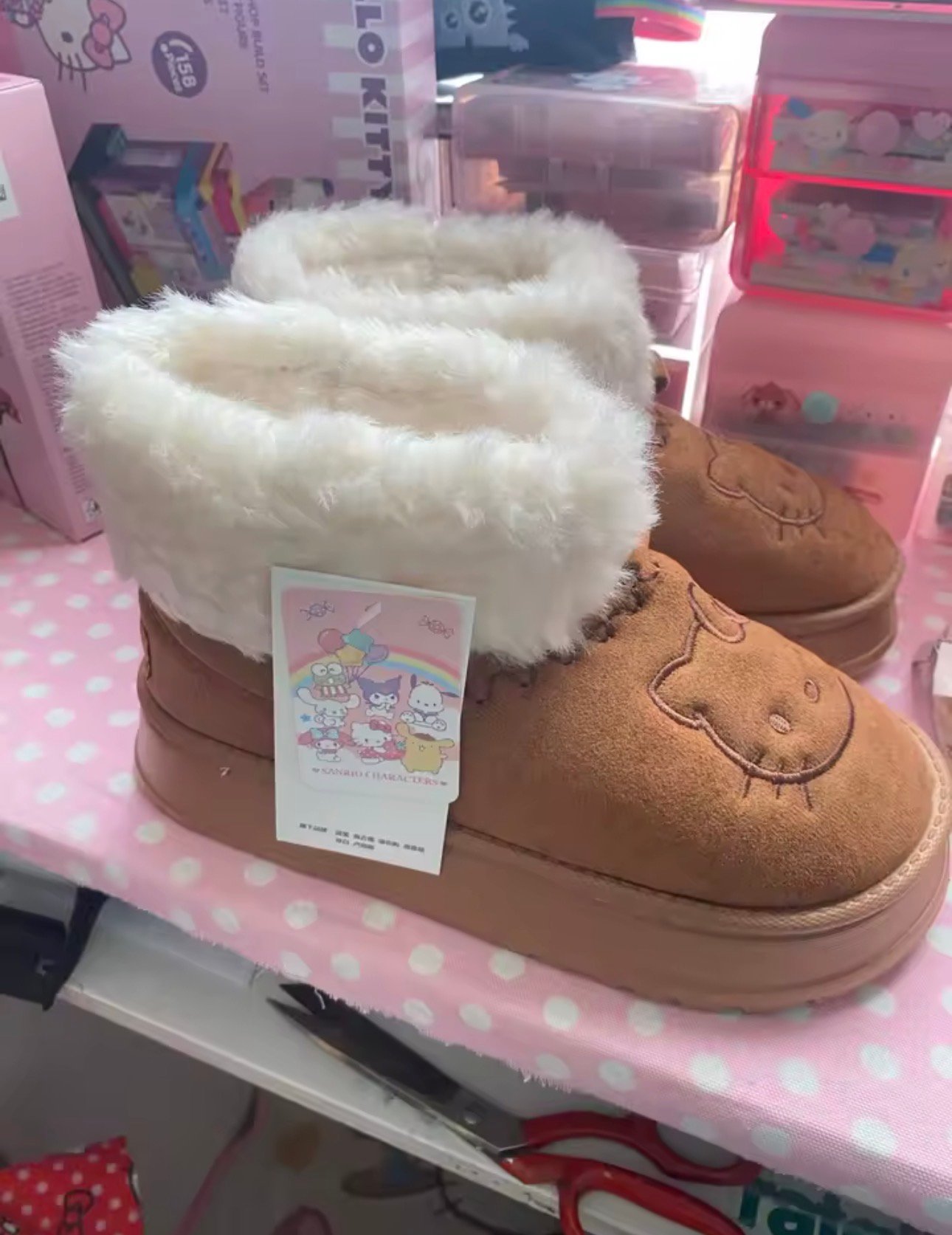Hello kitty shoes - Image 2