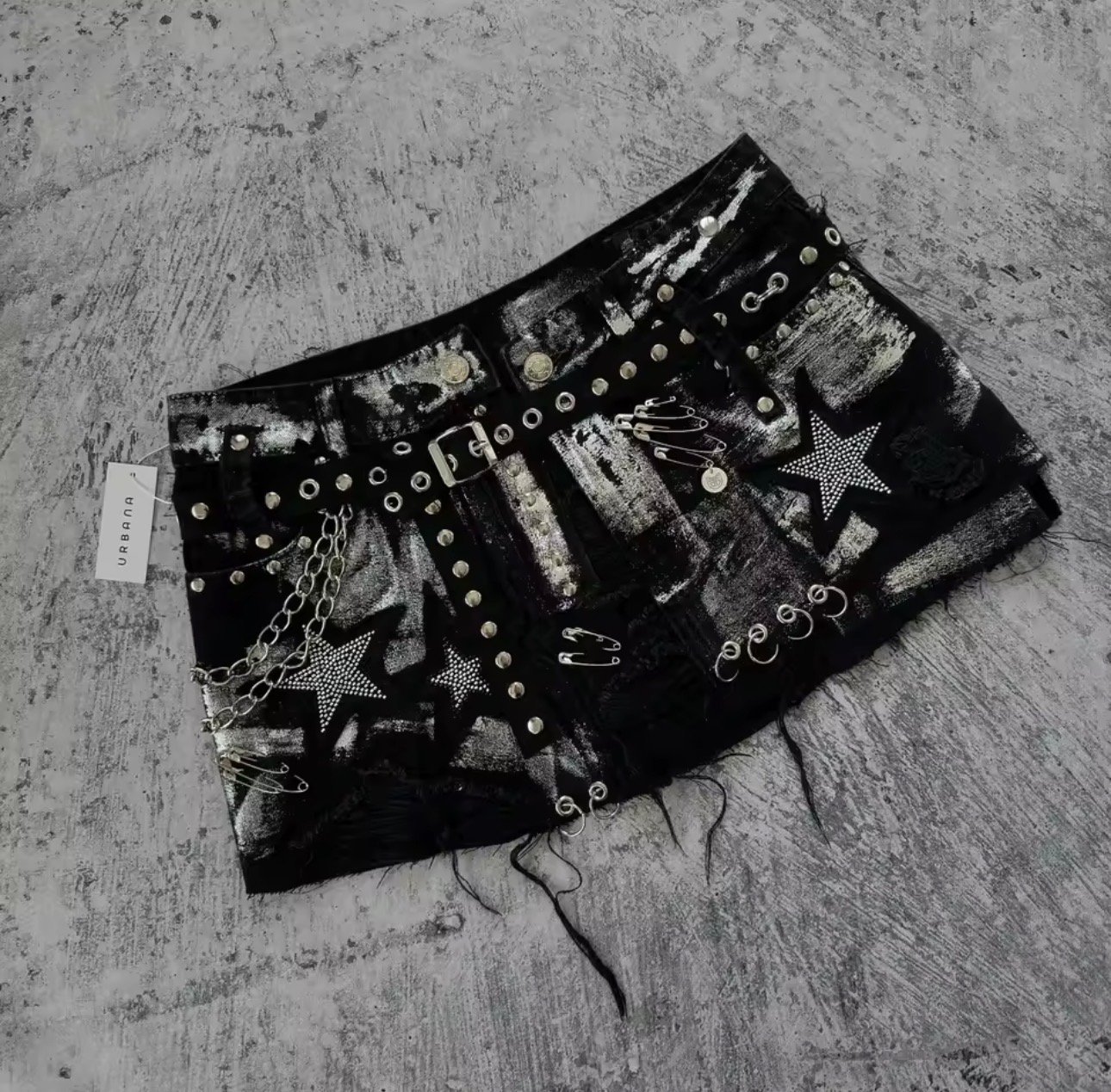 Mini skirt - صورة 3