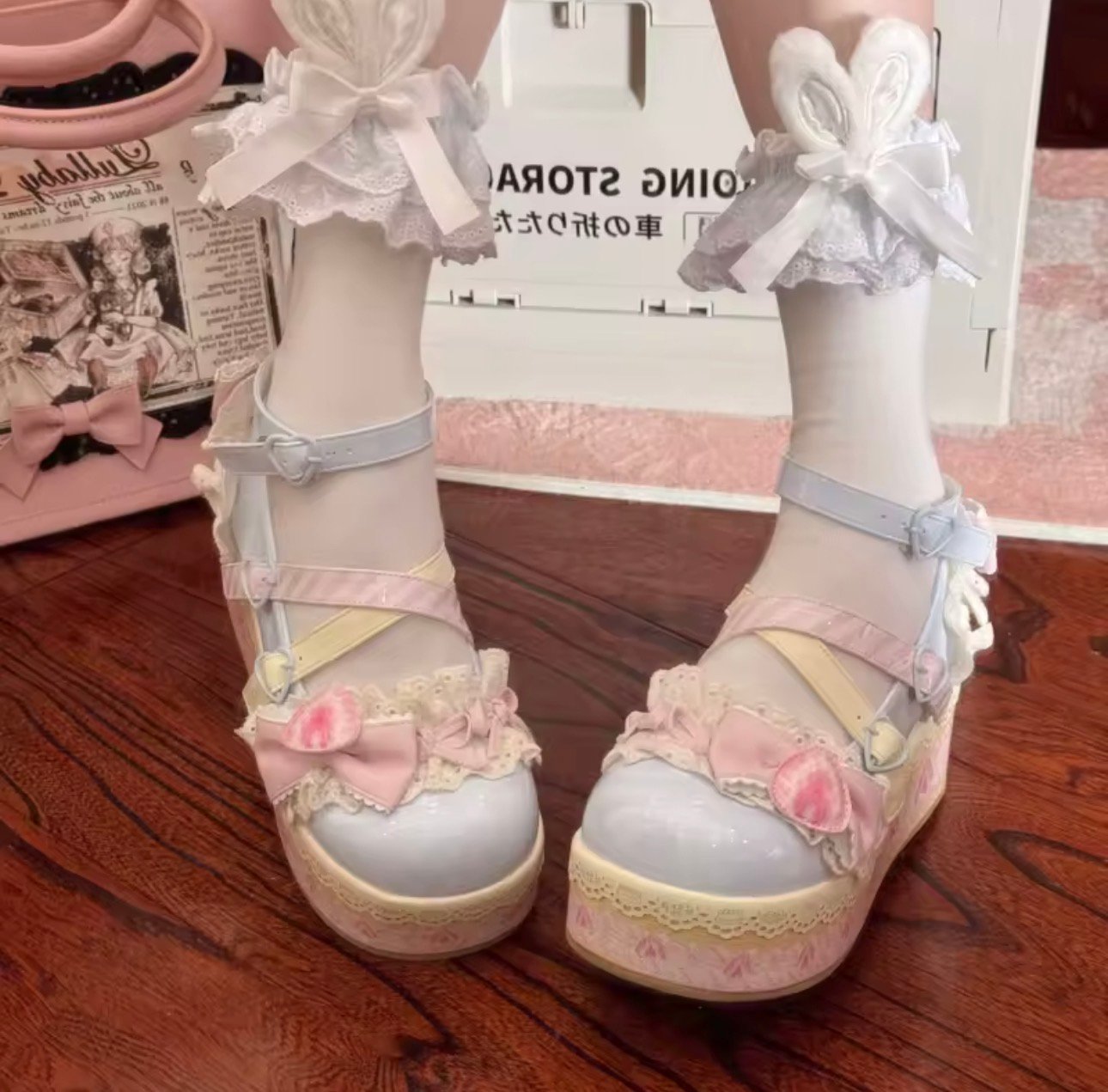 strawberry shoes - صورة 9