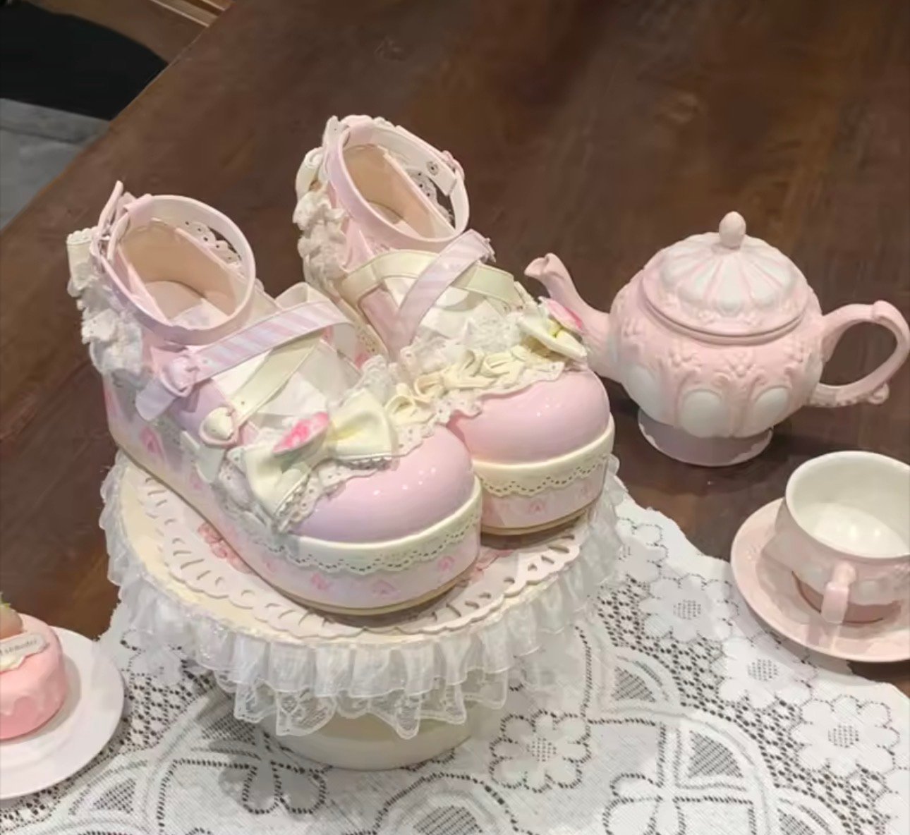 strawberry shoes - صورة 2