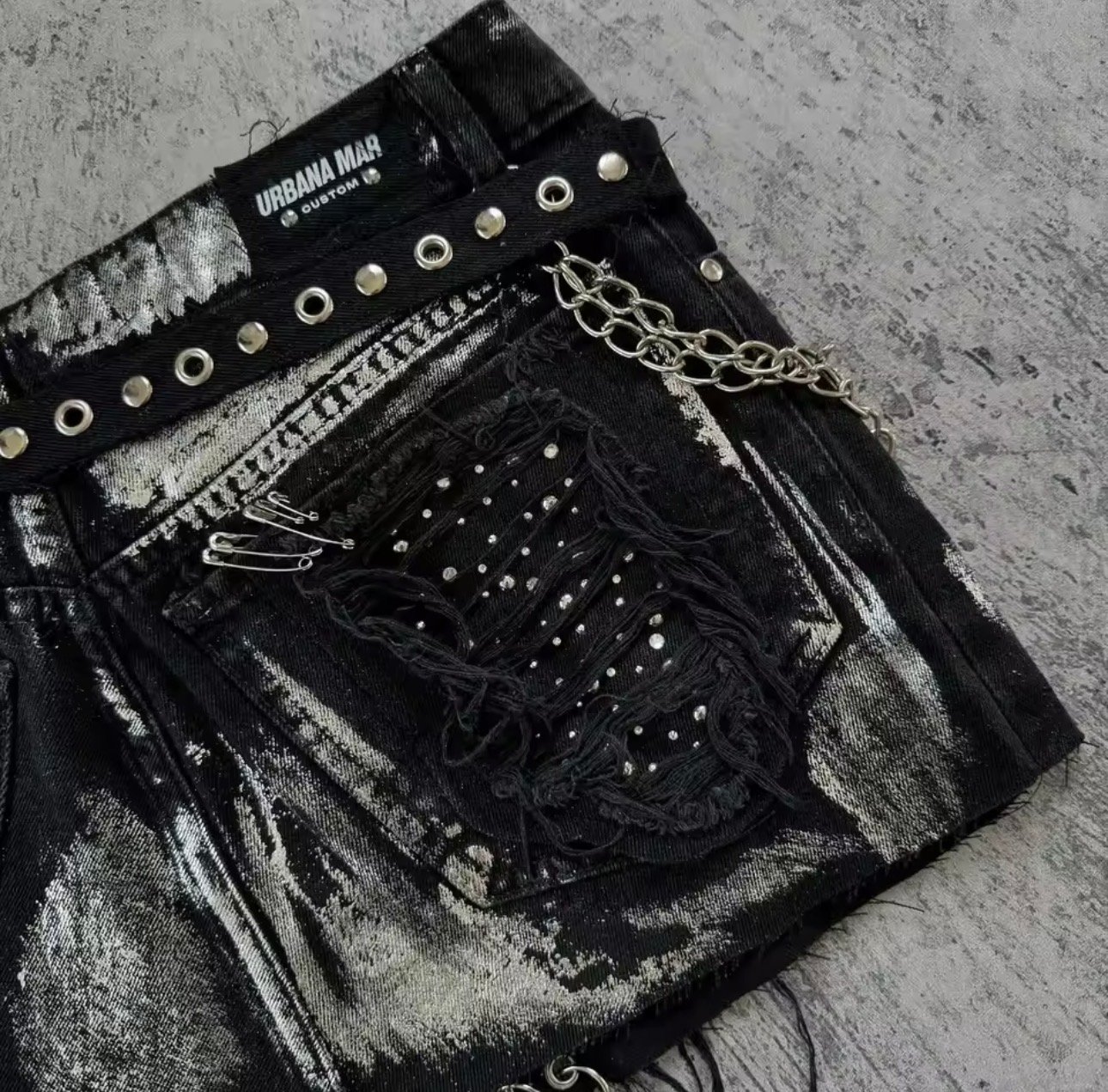Mini skirt - صورة 4