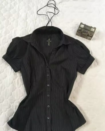 black shirt - صورة 3