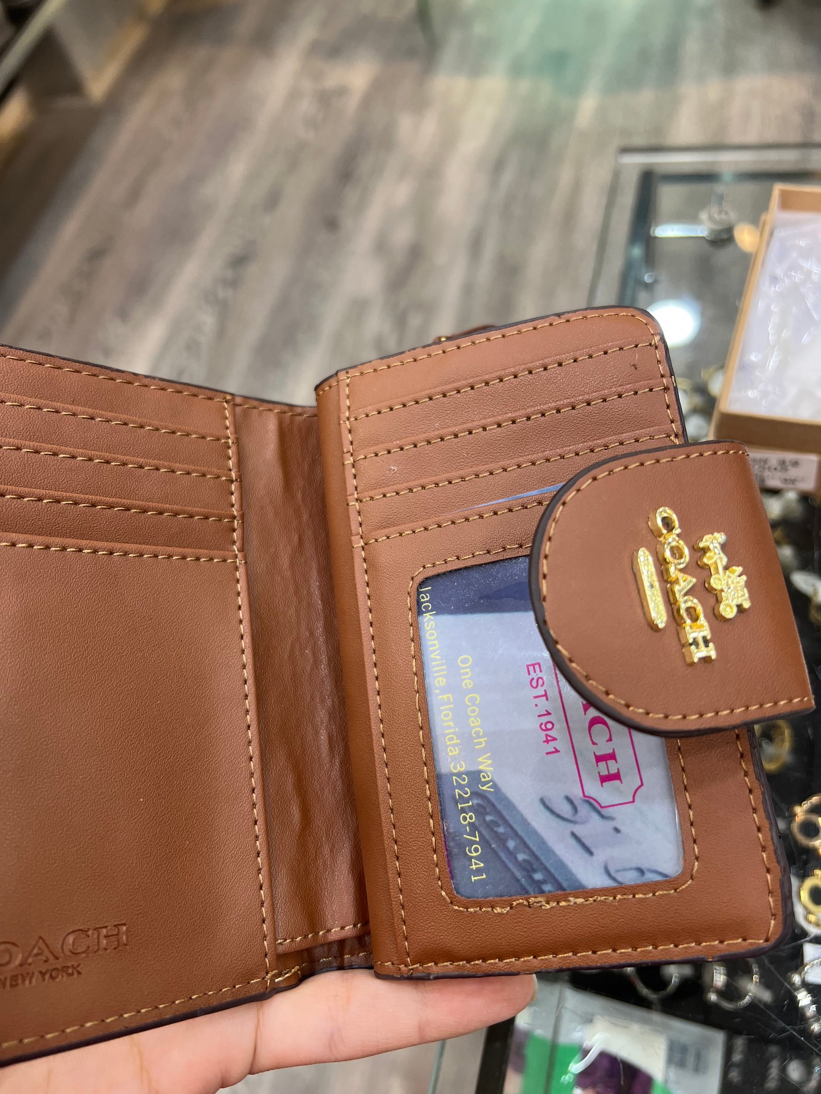 Co*ch wallet - صورة 3