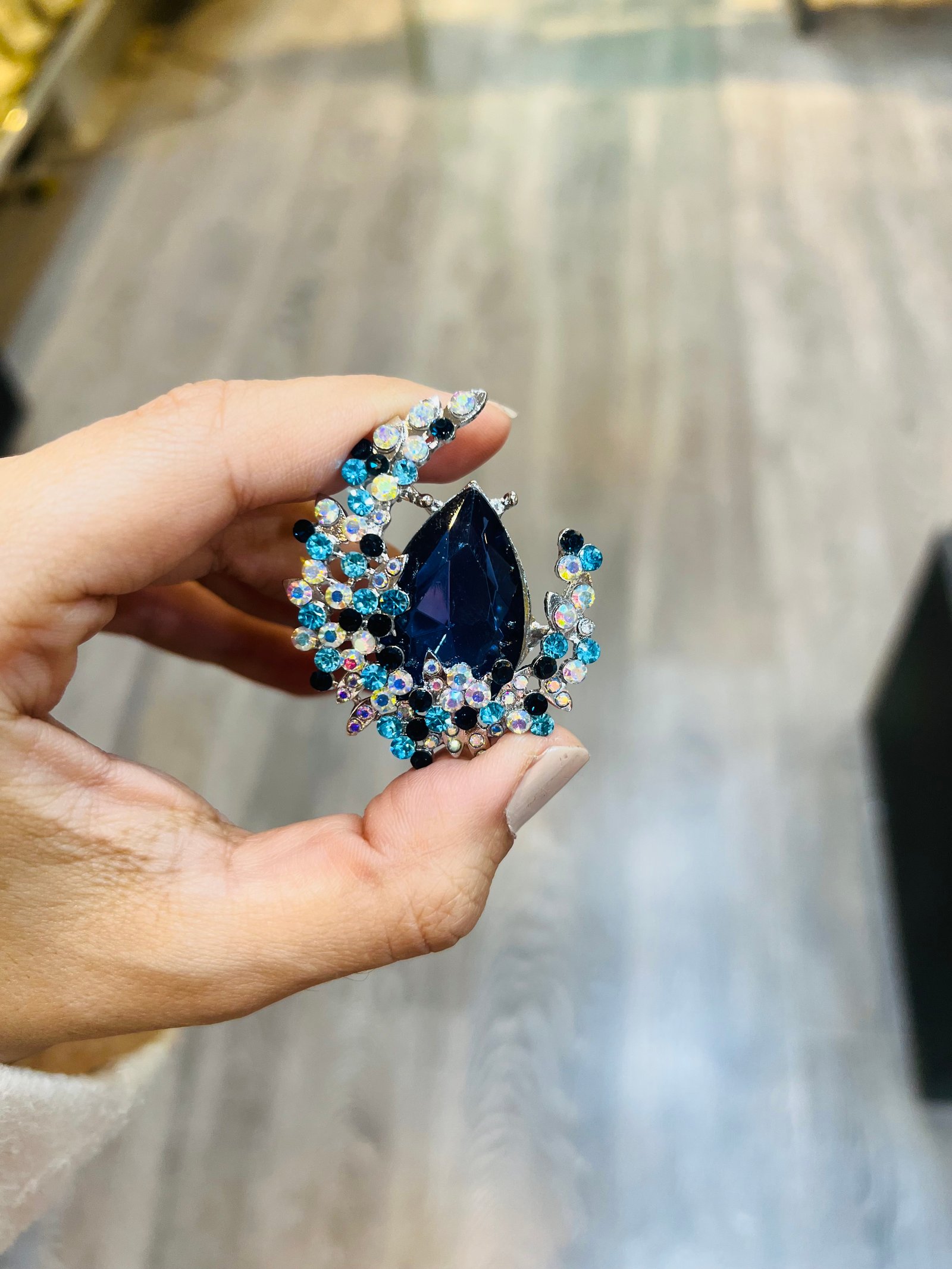 Blue brooch - Image 1