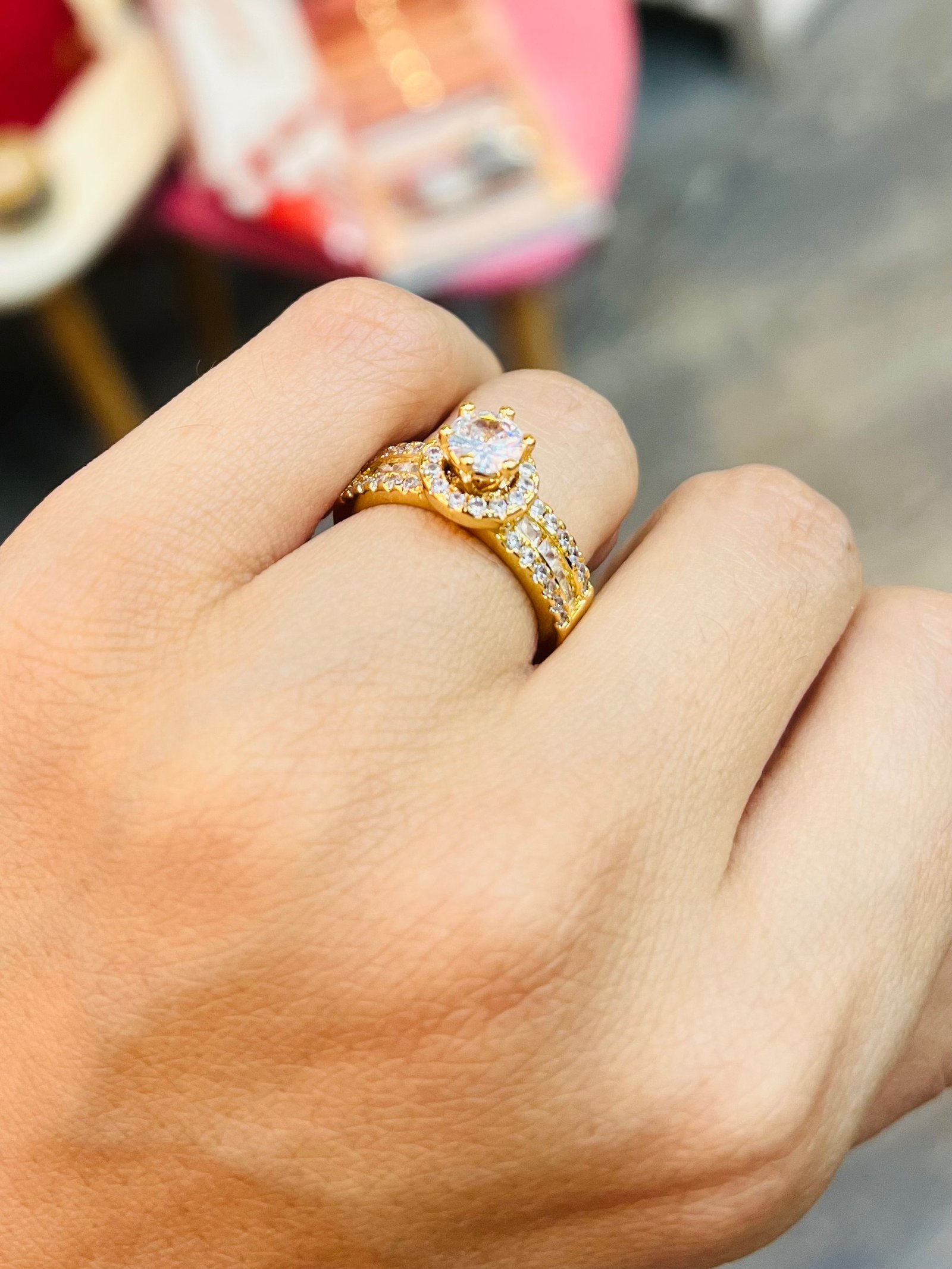 Gold ring with stone  - Image 2
